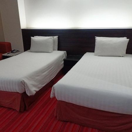 V Verve Service Apartment Hotel Чаченгсау Екстер'єр фото