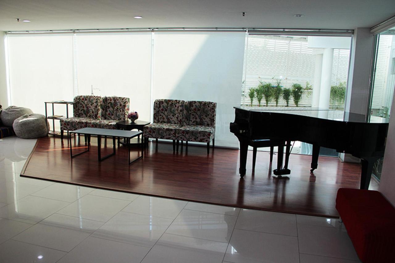 V Verve Service Apartment Hotel Чаченгсау Екстер'єр фото