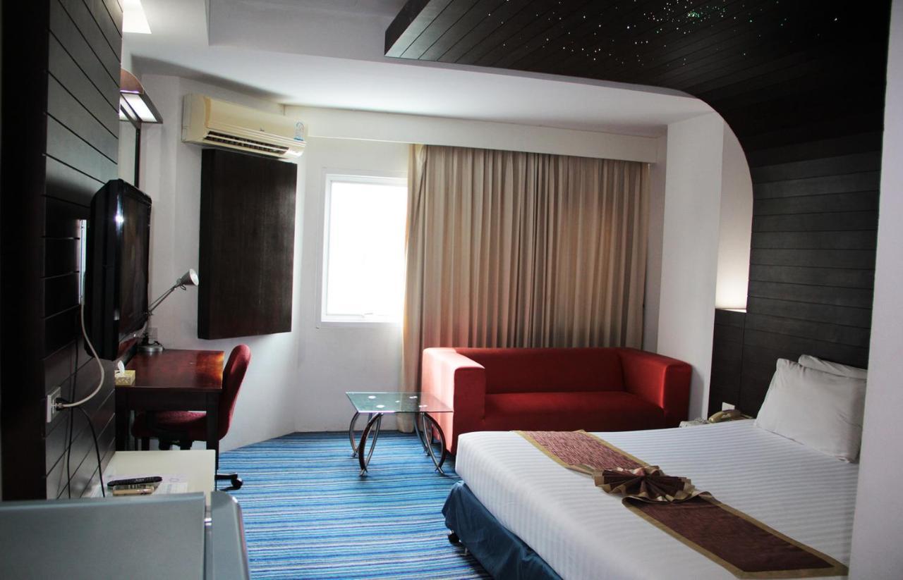V Verve Service Apartment Hotel Чаченгсау Екстер'єр фото