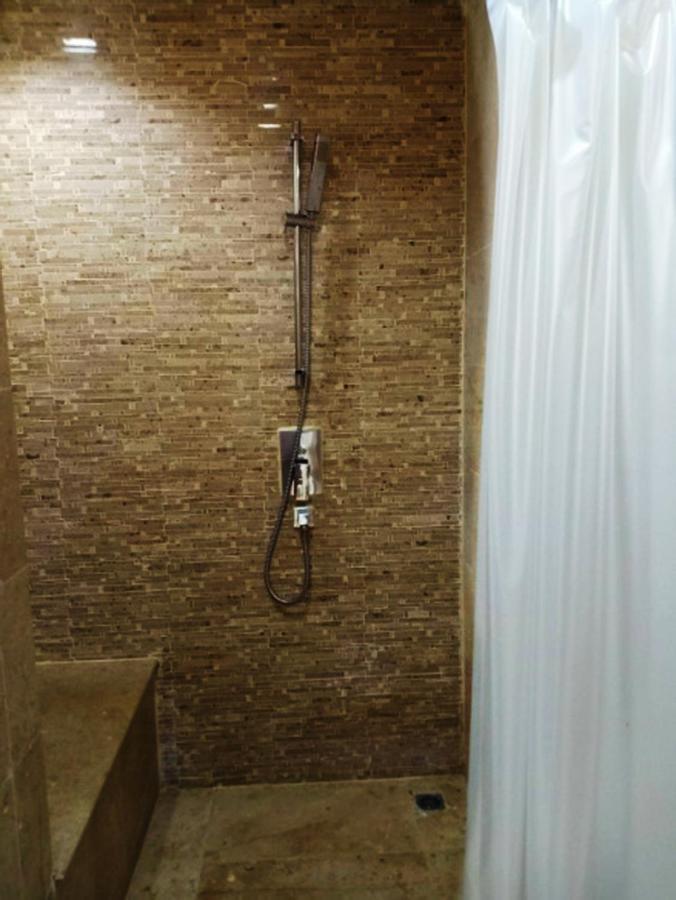 V Verve Service Apartment Hotel Чаченгсау Екстер'єр фото