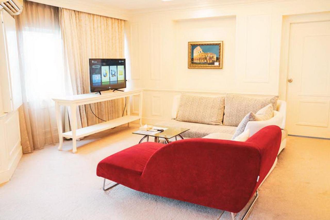 V Verve Service Apartment Hotel Чаченгсау Екстер'єр фото