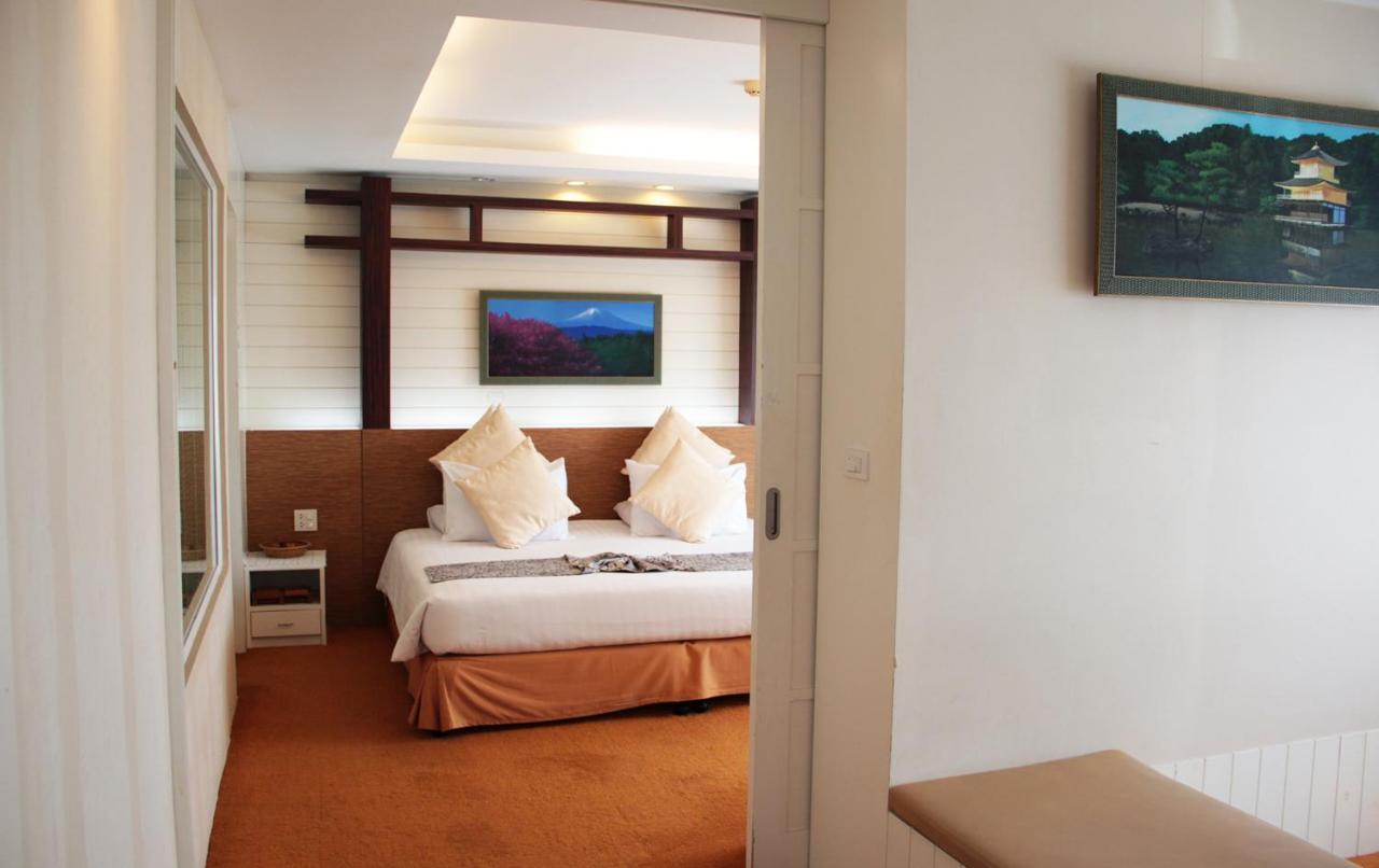 V Verve Service Apartment Hotel Чаченгсау Екстер'єр фото