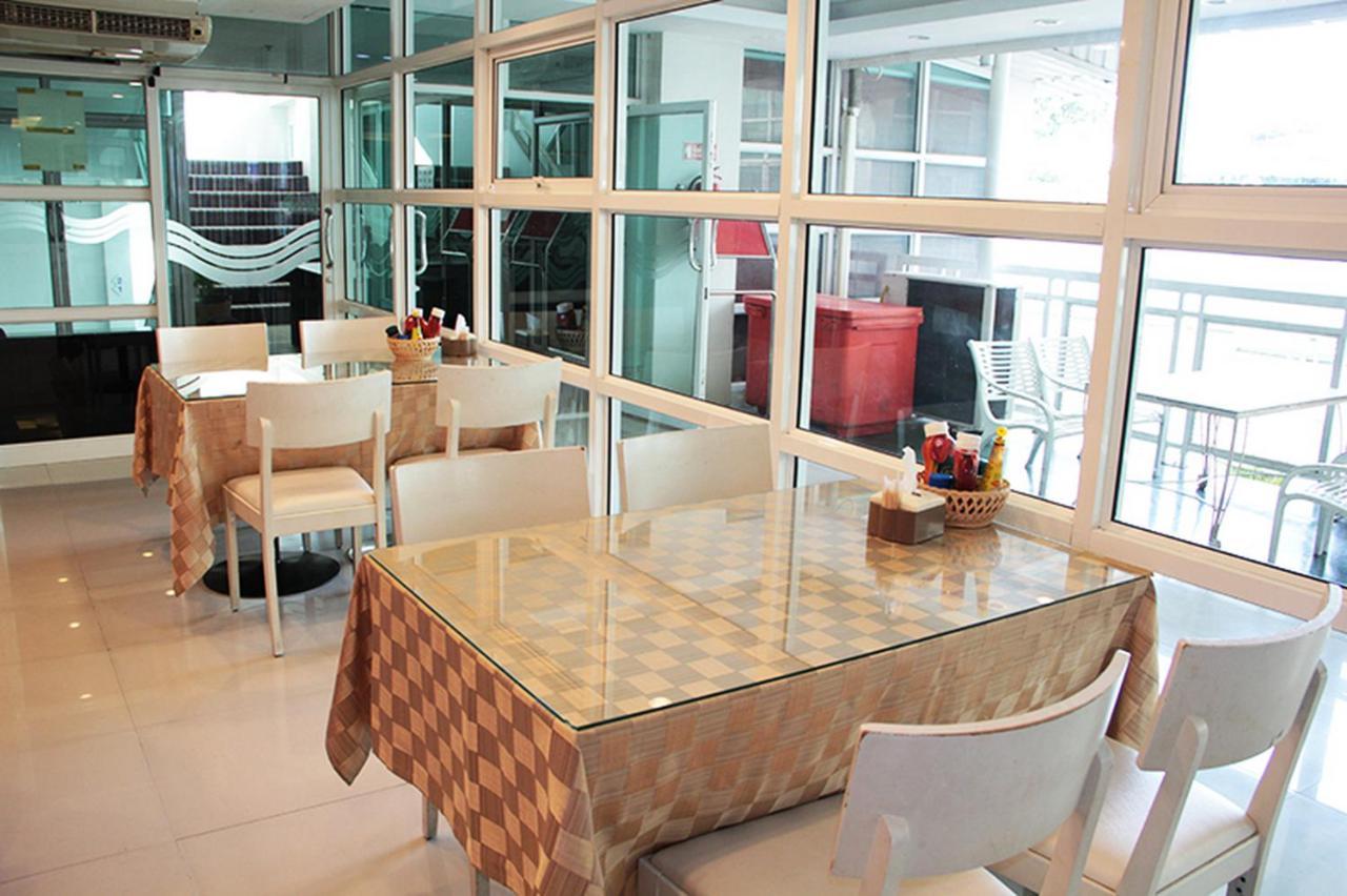 V Verve Service Apartment Hotel Чаченгсау Екстер'єр фото