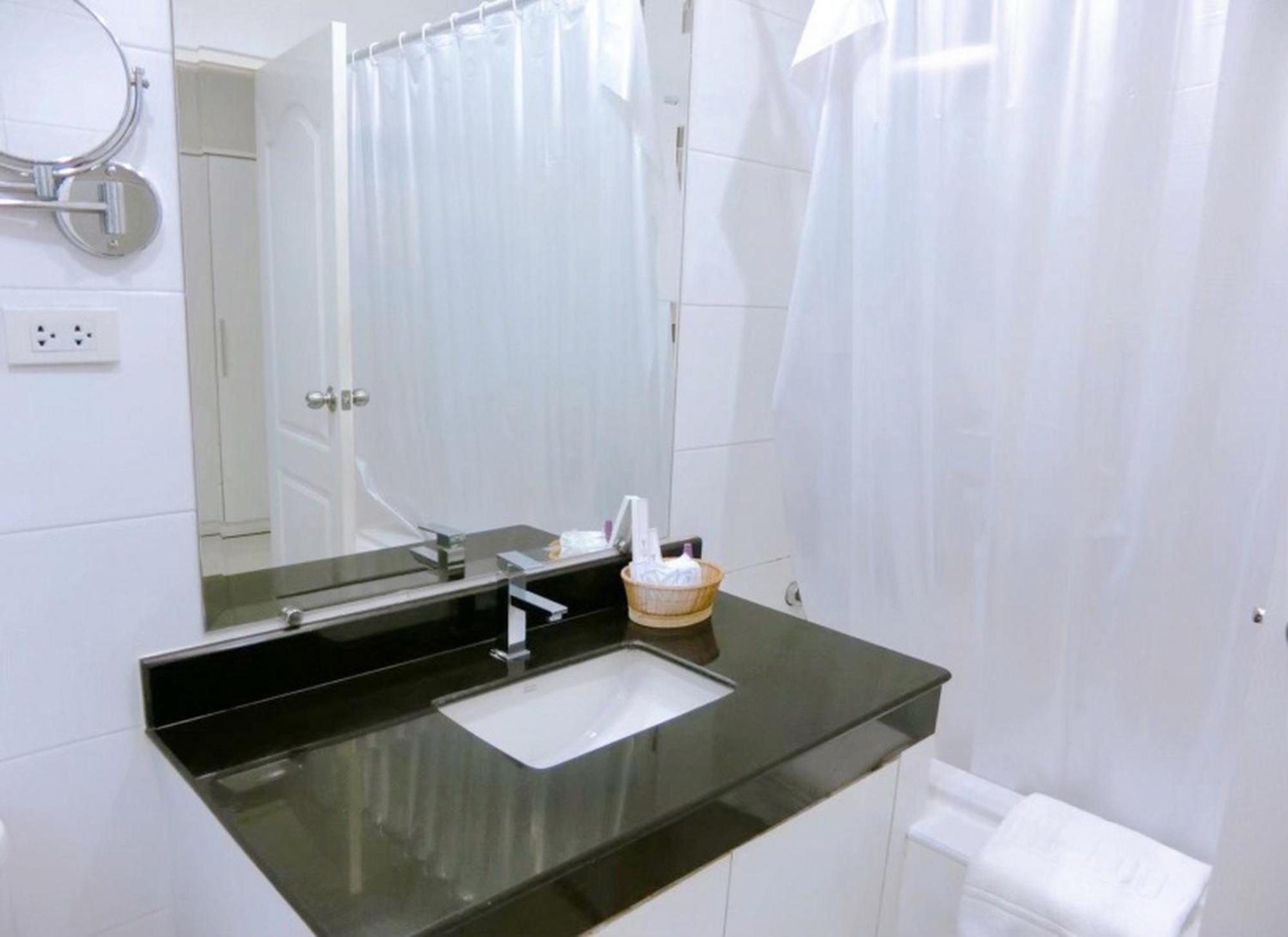 V Verve Service Apartment Hotel Чаченгсау Номер фото